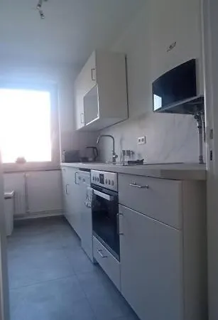 Zentrale Und Hochwertige 2-zimmer-wohnung *